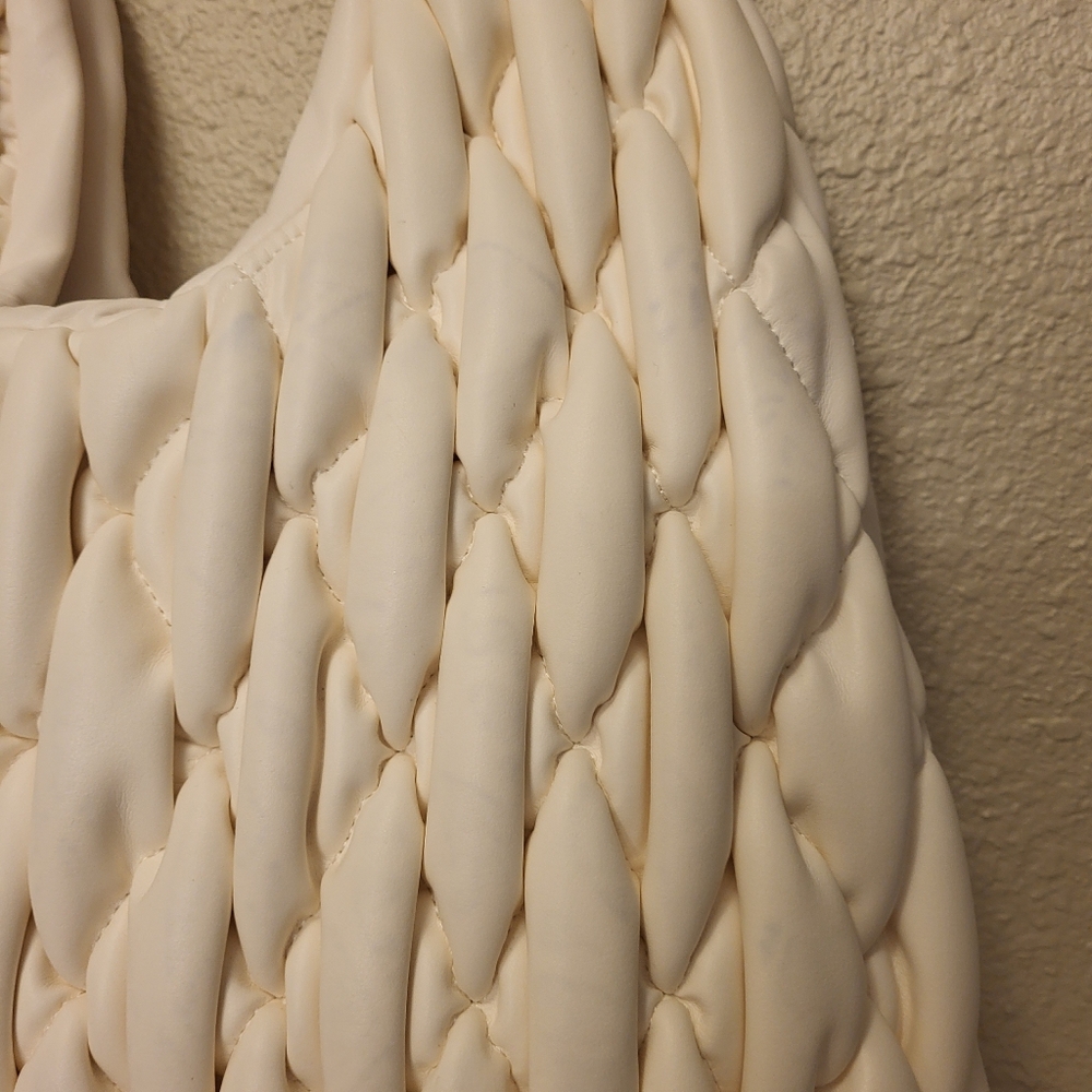 NWT Betsey Johnson White Puffer Hobo Bag - Picture 11 of 14